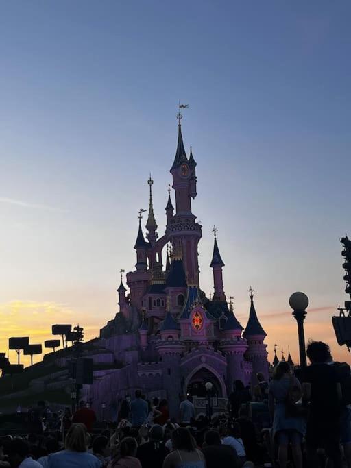 M&A Maison De Campagne/ Disney/Paris/Wifi/Jeux Croissy-Beaubourg Buitenkant foto